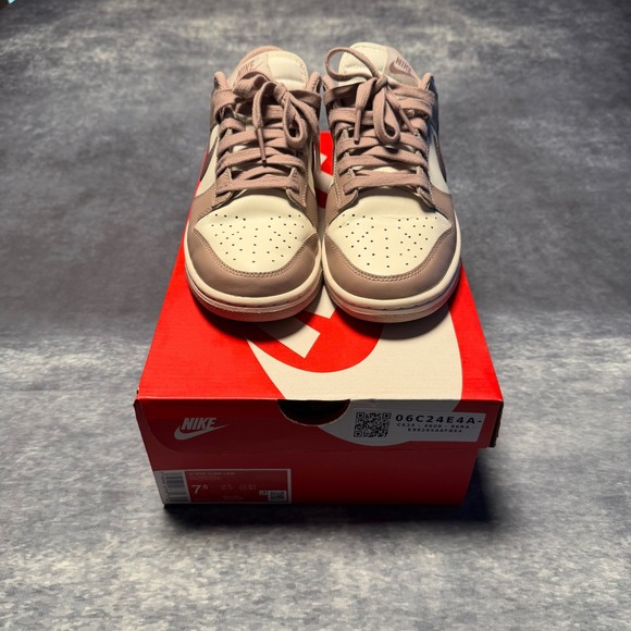 Nike Dunk Low SE Womens Sail Plum Eclipse Shoes Size 7 DM9465 101 - Picture 2 of 8